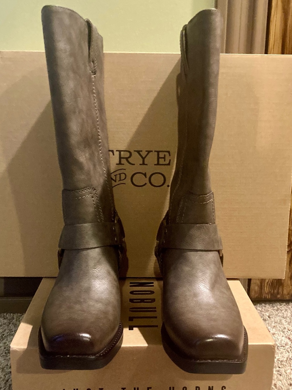 FRYE AND CO. LORRIE HARNESS 12 NWB